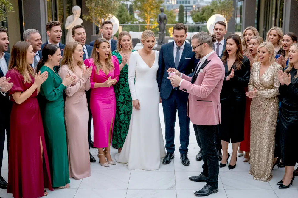 Zauberer Simabu bei Close-up-Zauberei auf einer Hochzeit in Hannover